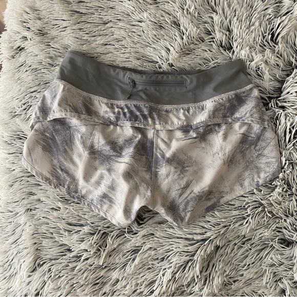Lululemon Speed Short! Size 4, 2.5” length - Picture 3 of 5
